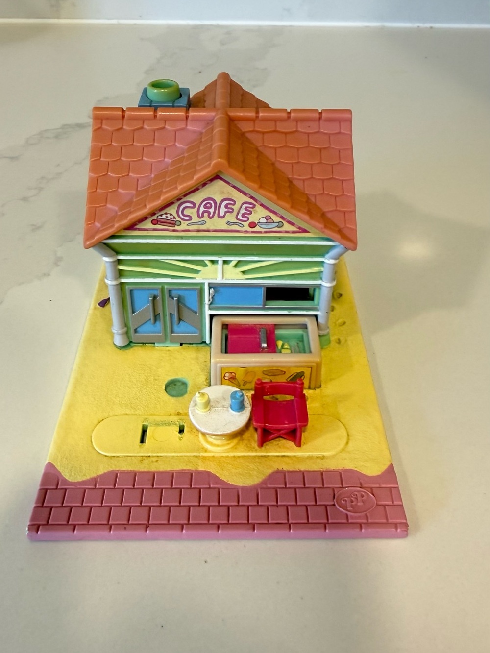 Vintage Polly Pocket Bluebird
1993 Beach Cafe Playset - No
Figures